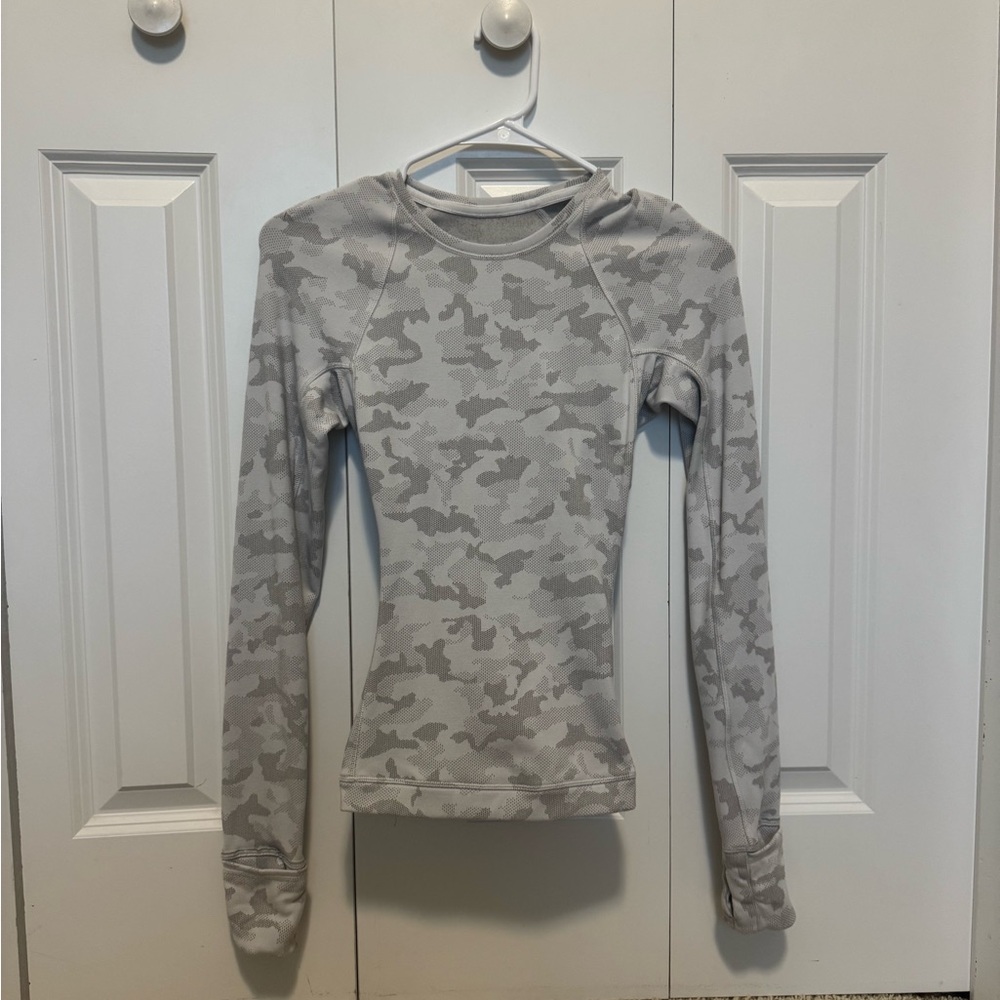 🤍🩶 Lululemon Camo Fitted Long Sleeve